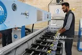 کارگران متخصص در واحد تولید کنتور هوشمند آب