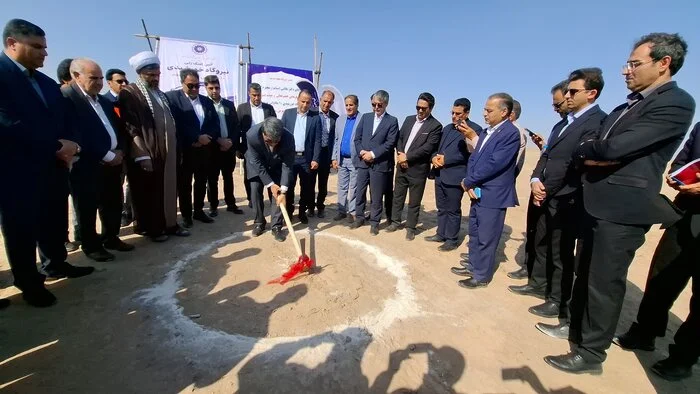 کلنگزنی نیروگاه خورشیدی ۱۰ مگاواتی یزدان در زرند توسط استاندار کرمان کلنگزنی نیروگاه خورشیدی ۱۰ مگاواتی یزدان در زرند توسط استاندار کرمان