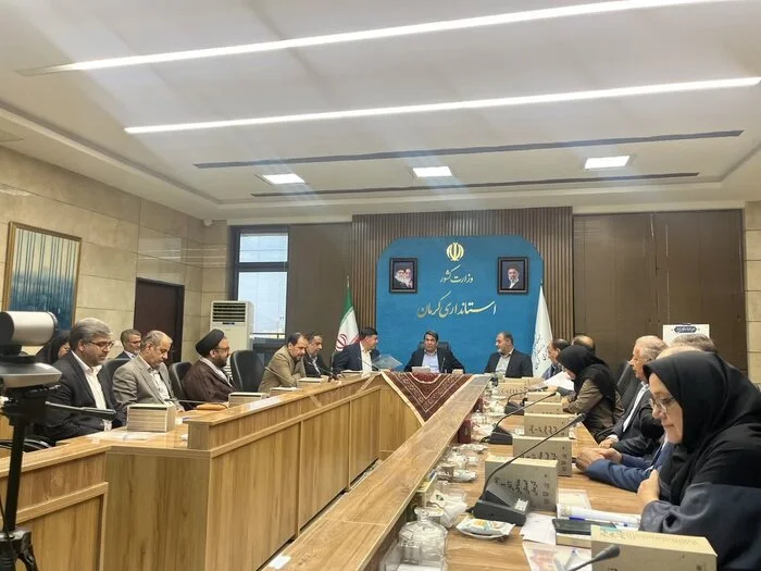 نشست انجمن کتابخانههای عمومی کرمان با موضوع گسترش کتابخانههای سیار نشست انجمن کتابخانههای عمومی کرمان با موضوع گسترش کتابخانههای سیار