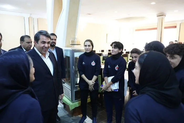 دیدار استاندار کرمان با کادر فنی و بازیکنان باشگاه خاتون بم دیدار استاندار کرمان با کادر فنی و بازیکنان باشگاه خاتون بم