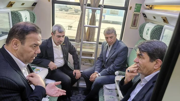 حضور نمایندگان مجلس در آیین افتتاح قطار پنج ستاره کرمان به مشهد