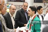 اهدای گل به مدال‌آوران کاراته کرمان در فرودگاه