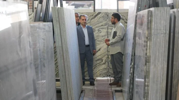 بازدید بازرس کل قضایی استان کرمان برای پیگیری رفع موانع تولید در کرمان