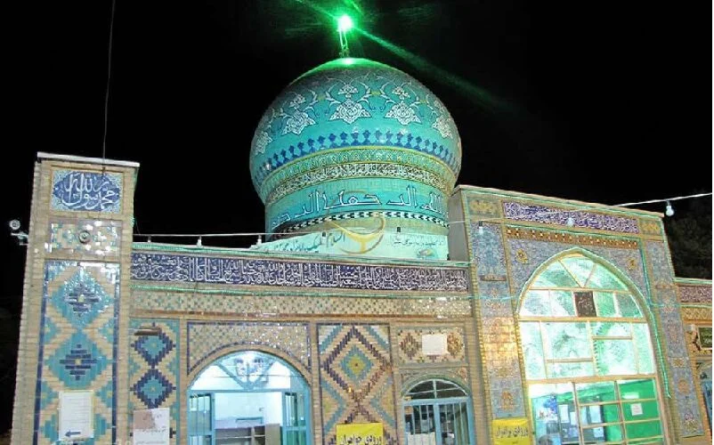 فضای ضریح مطهر و آینهکاری بقعه تاریخی شاهزاده محمد کرمان فضای ضریح مطهر و آینهکاری بقعه تاریخی شاهزاده محمد کرمان