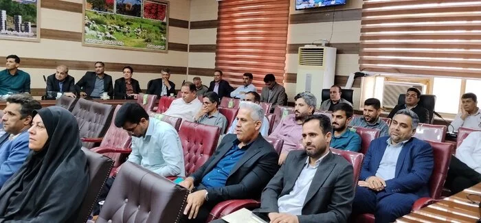 فرمانده سپاه جیرفت در حال سخنرانی درباره تقویت جبهه خدمت و رزم فرمانده سپاه جیرفت در حال سخنرانی درباره تقویت جبهه خدمت و رزم