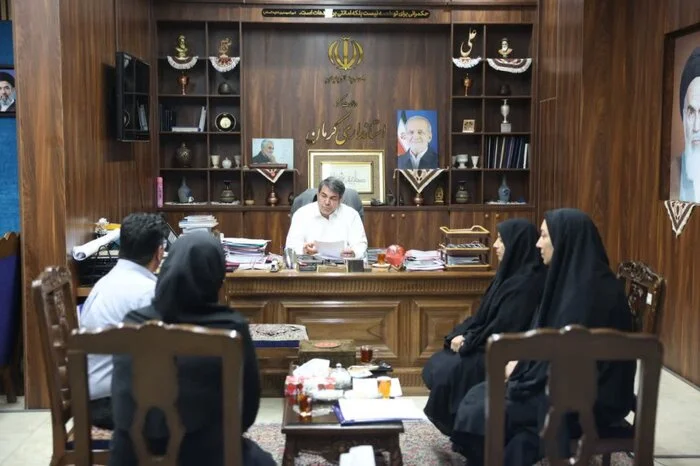 دیدار مردمی استاندار کرمان با خانواده ایثارگران و شهروندان