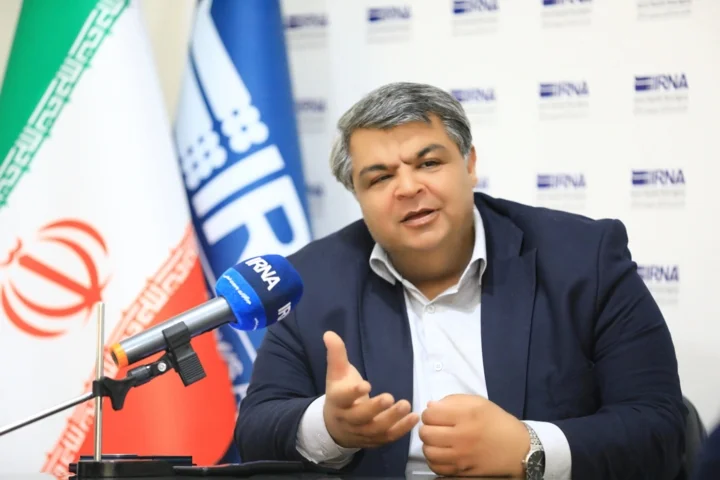 ماشین‌آلات مهندسی شهرداری جیرفت در حال ایمن‌سازی سیل‌بند حسین‌آباد