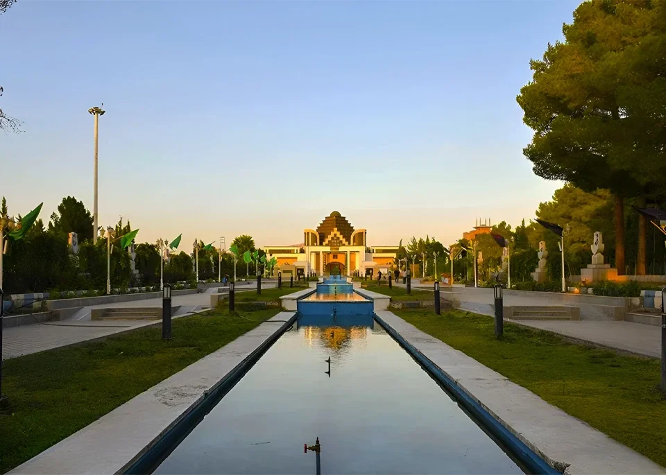 معماری گنبد مسی هشت پلهای موزه دفاع مقدس کرمان معماری گنبد مسی هشت پلهای موزه دفاع مقدس کرمان
