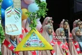نواختن زنگ ایثار و جشن عاطفهها در دبستان شاهد کرمان نواختن زنگ ایثار و جشن عاطفهها در دبستان شاهد کرمان