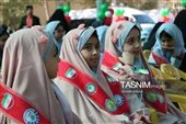 اهدای شاخههای گل به دانشآموزان در بازگشایی مدارس کرمان اهدای شاخههای گل به دانشآموزان در بازگشایی مدارس کرمان