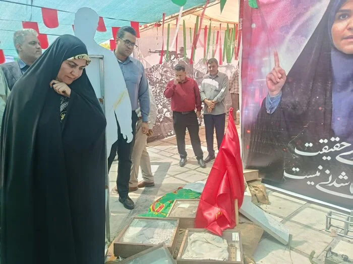 افتتاح نمایشگاه دفاع مقدس جیرفت در ساختمان شهرداری افتتاح نمایشگاه دفاع مقدس جیرفت در ساختمان شهرداری