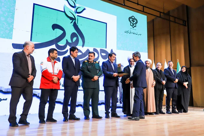 تجلیل از فعالان حوزه جوانی جمعیت و درمان زوجهای نابارور تجلیل از فعالان حوزه جوانی جمعیت و درمان زوجهای نابارور