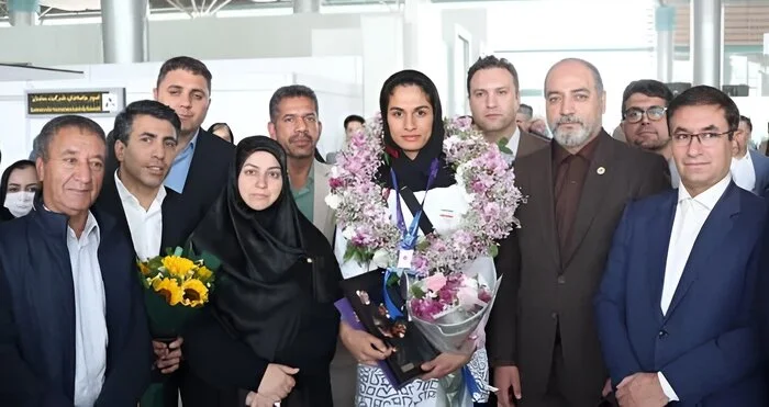 استقبال از زهرا زارعی مدال آور آسیایی در فرودگاه کرمان