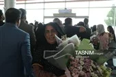 اهدای لوح تقدیر به زهرا زارعی اهدای لوح تقدیر به زهرا زارعی