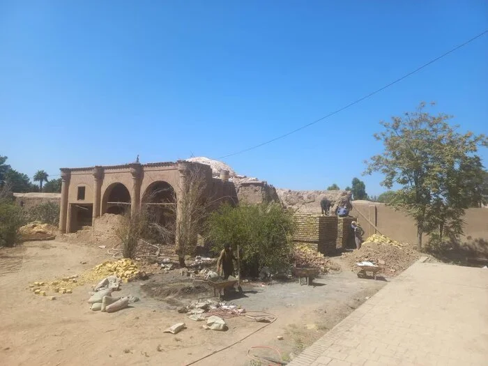 مراحل مرمت و سبکسازی سقف گاوگرد شرکت فرش کرمان
