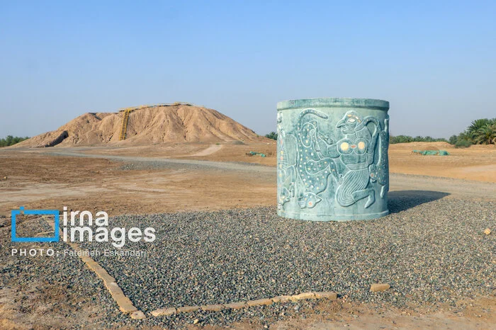 یادبود دکتر یوسف مجیدزاده باستانشناس برجسته یادبود دکتر یوسف مجیدزاده باستانشناس برجسته