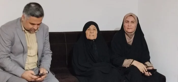 رئیس بنیاد شهید جیرفت در دیدار با خانوادههای شهدا رئیس بنیاد شهید جیرفت در دیدار با خانوادههای شهدا